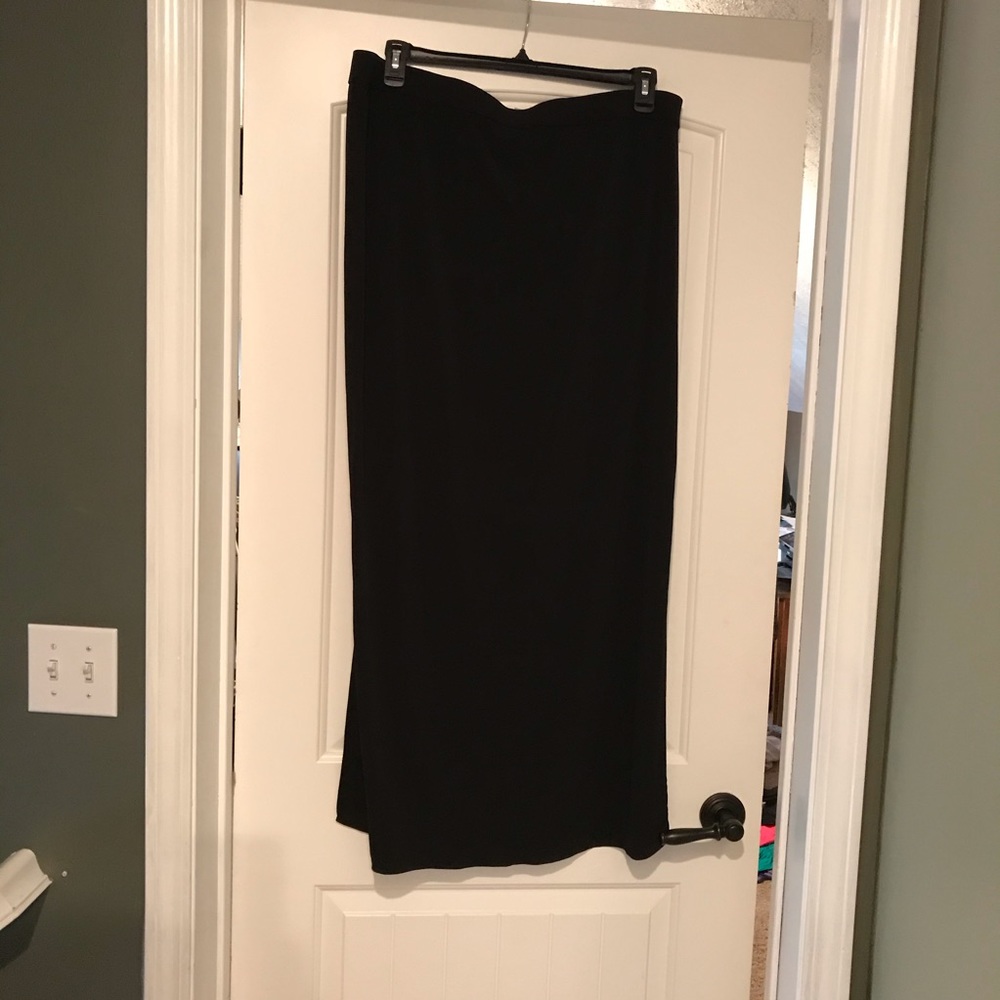 NWT Classic long straight skirt with side slit